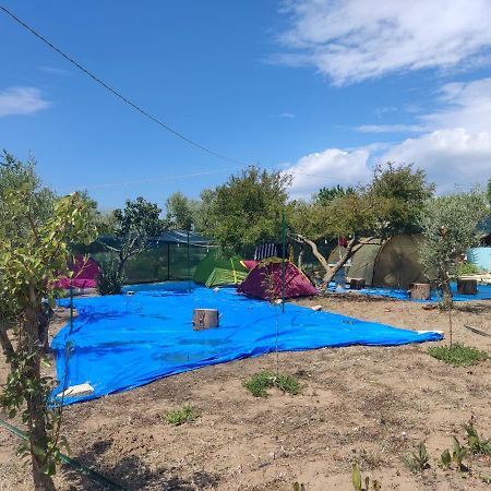 Aree Tende Presso La Casa In Campagna Di Ottavia Hotel Alezio Bagian luar foto