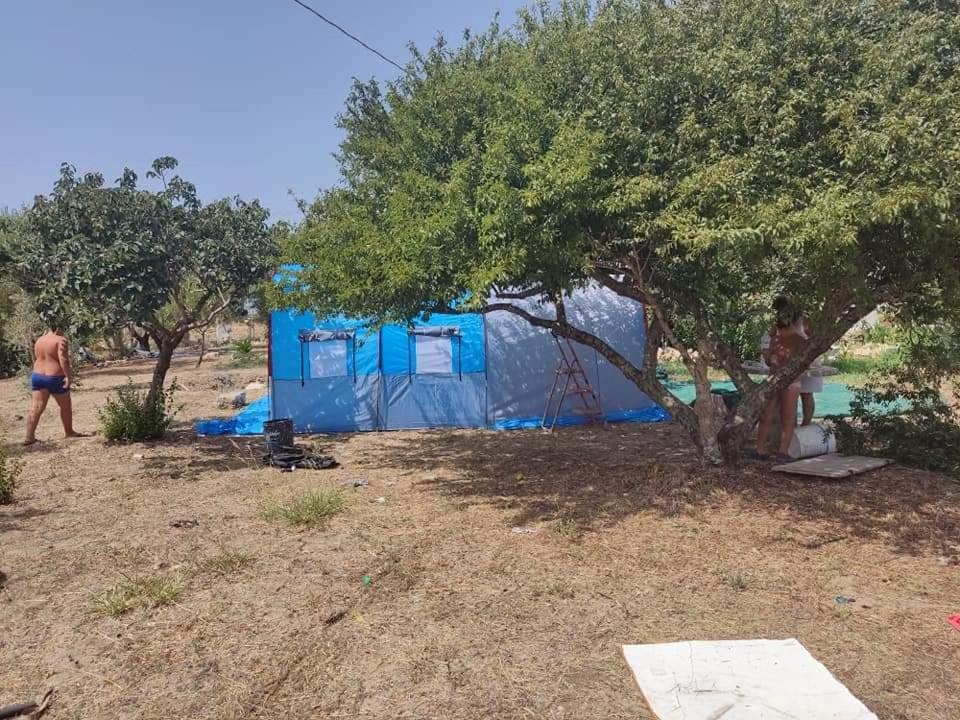 Aree Tende Presso La Casa In Campagna Di Ottavia Hotel Alezio Bagian luar foto