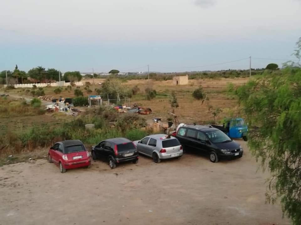 Aree Tende Presso La Casa In Campagna Di Ottavia Hotel Alezio Bagian luar foto