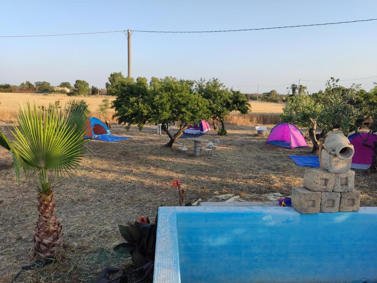 Aree Tende Presso La Casa In Campagna Di Ottavia Hotel Alezio Bagian luar foto