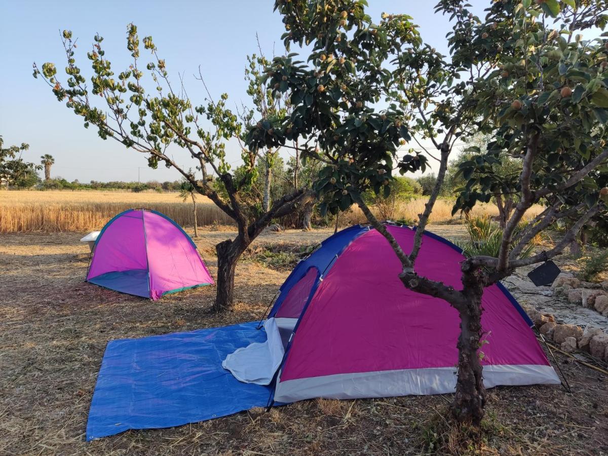 Aree Tende Presso La Casa In Campagna Di Ottavia Hotel Alezio Bagian luar foto