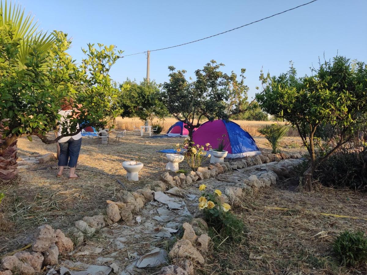 Aree Tende Presso La Casa In Campagna Di Ottavia Hotel Alezio Bagian luar foto