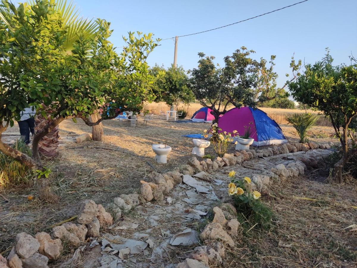 Aree Tende Presso La Casa In Campagna Di Ottavia Hotel Alezio Bagian luar foto
