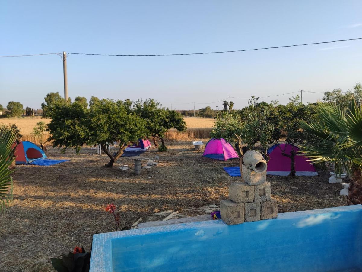 Aree Tende Presso La Casa In Campagna Di Ottavia Hotel Alezio Bagian luar foto